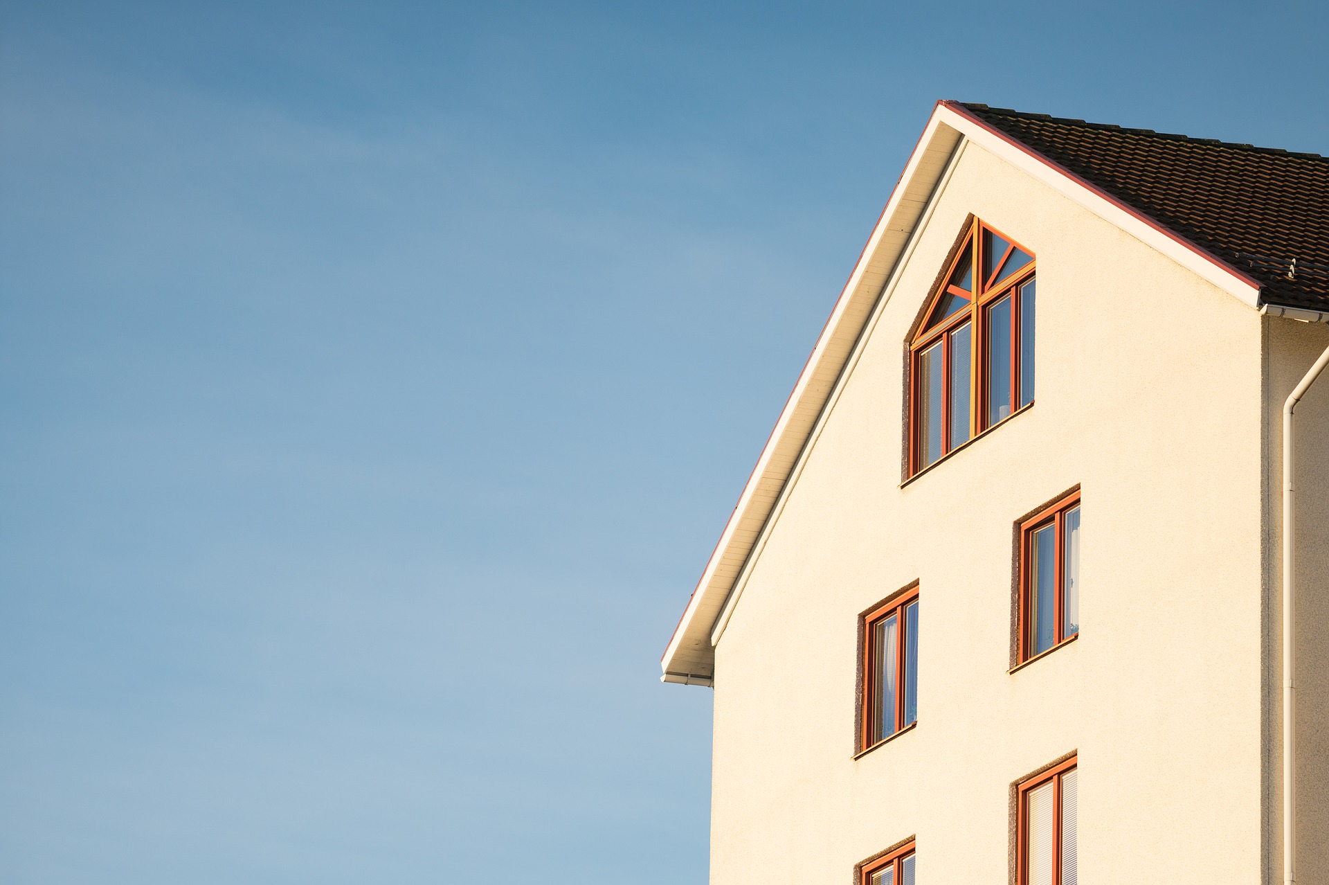Read more about the article Gips und cocciopesto Deckputz: die ideale Lösung für feuchten Wände
